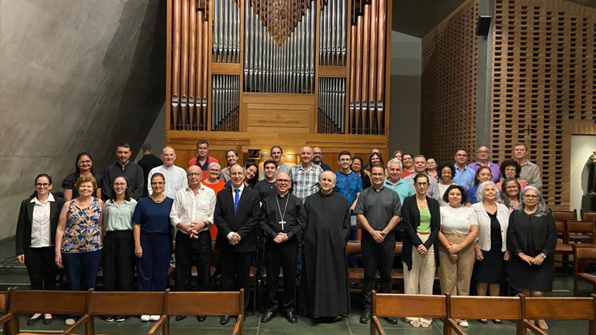A beleza da Missa Cantada: Dom Ricardo Hoepers grava os cantos da Missa de acordo com a 3ª edição típica do Missal Romano